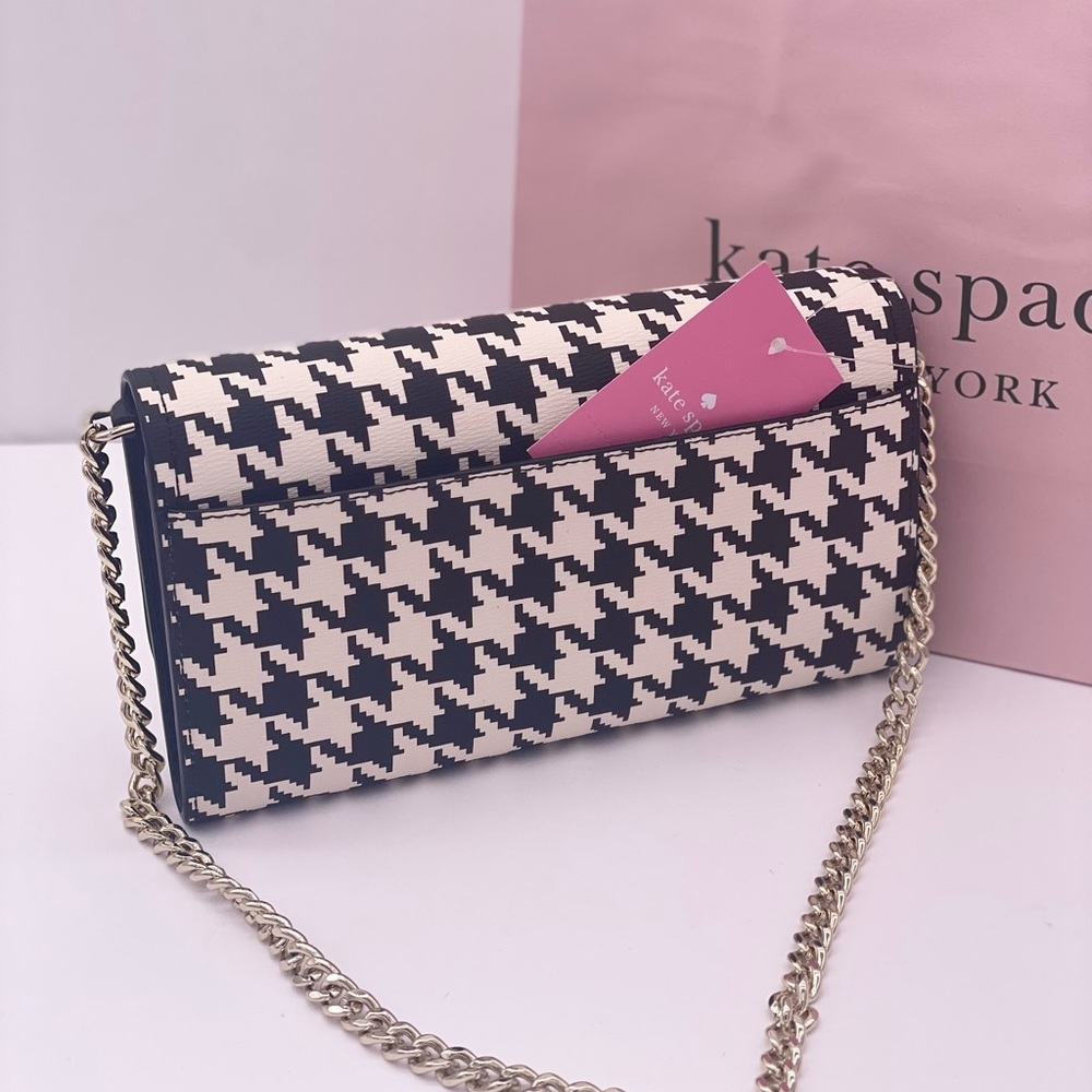 Kate Spade Darcy Chain Wallet Crossbody
Clutch Bag - Picture 4 of 10